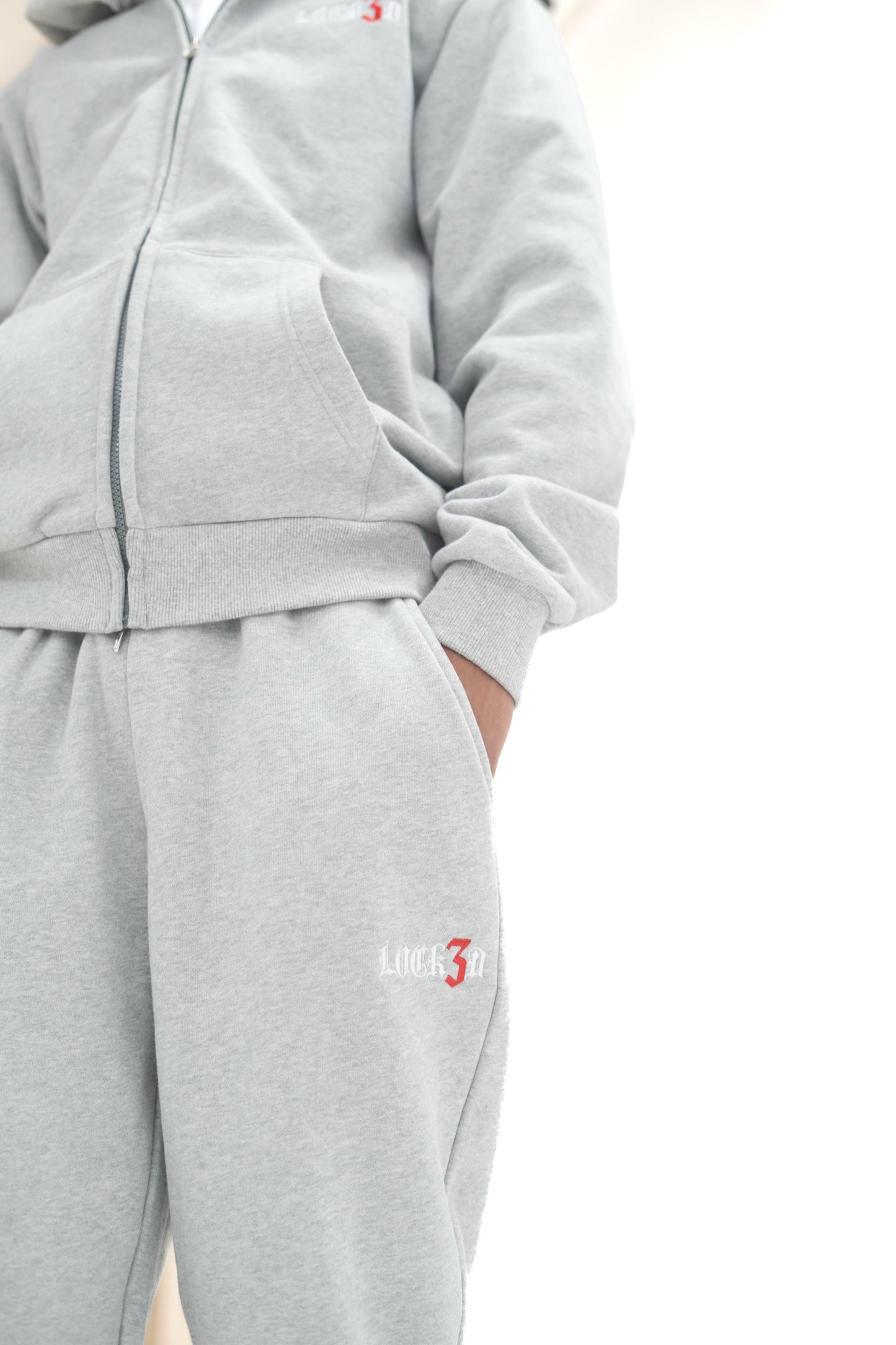 ESSENTIAL STRAIGHT LEG JOGGERS - GREY